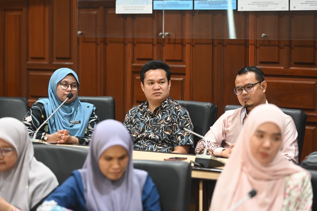 LAWATAN PENANDAARASAN EKOSISTEM KONDUSIF SEKTOR AWAM (EKSA) KOLEJ MATRIKULASI KELANTAN (KMKt) KE UNIVERSITI MALAYSIA KELANTAN (UMK)